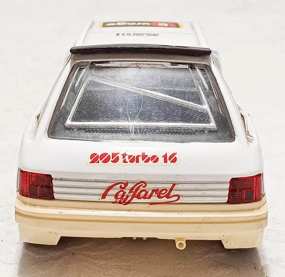Burago Peugeot 205 Turbo  "Costa Smeralda". Scala 1/25. 4 ap. funzionanti. Ottim - Immagine 4 di 4