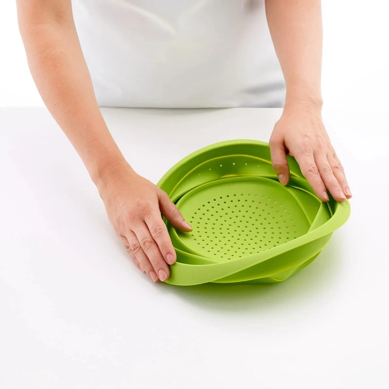 Scolapasta Scola Tutto Cucina LEKUE Pieghevole Salvaspazio Silicone 23 cm Rosso, fotografia 4 di 9