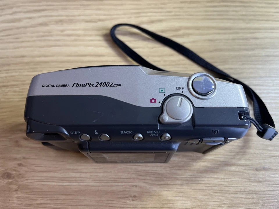 Fujifilm FinePix 1400 Zoom Digital Camera 1.3MP Tested With 32MB Card & Manual, photo 2 of 5