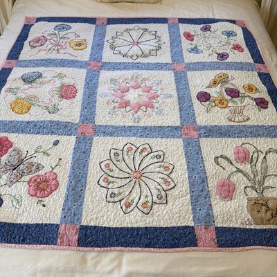 Vtg Hand Made Quilt Applique Embroidery Floral Lap Wall 80 s 50x50