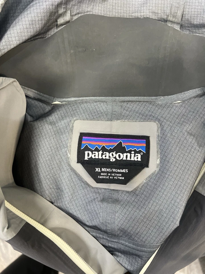 Patagonia Gore-tex Pro Rain Jacket Hard Shell XL Size. Gray Black - Image 4 of 4