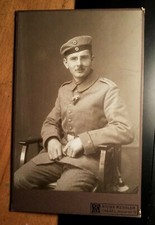 sitzender Soldat in Uniform - FAR 11 Feldartillerie / KAB Atelier Kessler Kassel