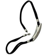 Collana femminile fascette nere in pelle e piastrina in acciaio inox stile punk.