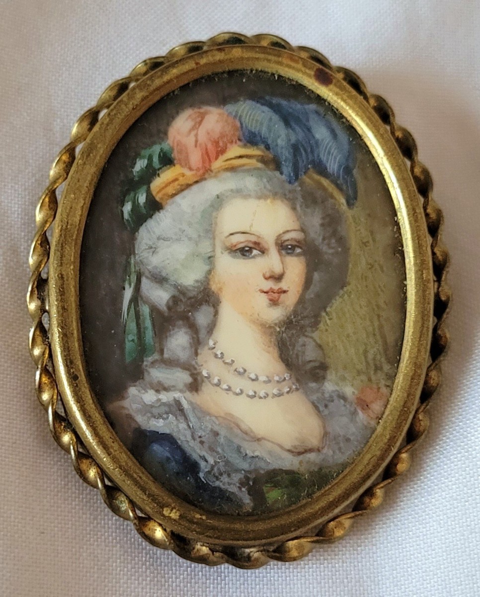 BROCHE ANCIENNE – Portrait Miniature Peint Sur Laiton, Bijou Vintage