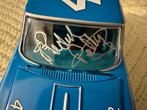 Richard Petty Signed 1:24 Diecast Nascar JSA Authentication COA - Picture 3 of 6