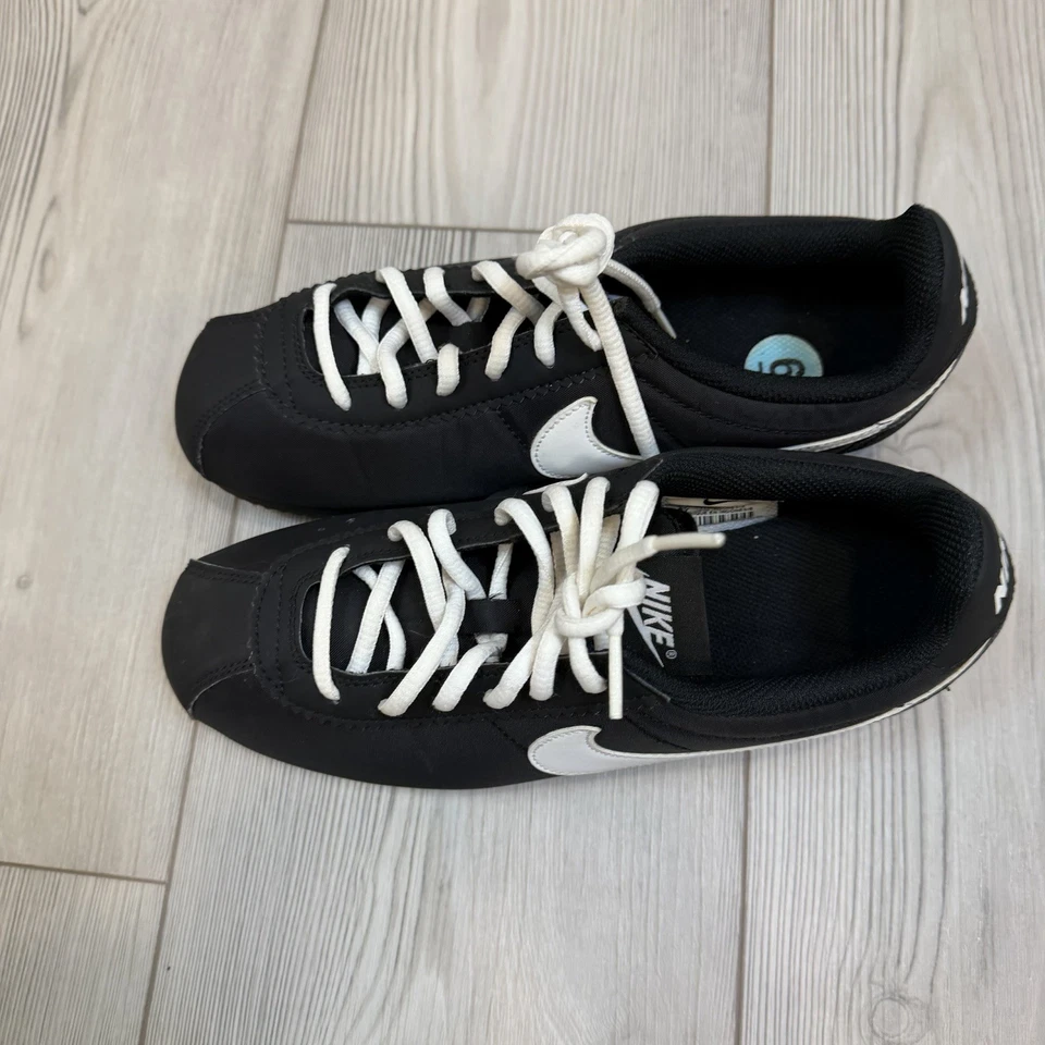 Nike Cortez Zapatilla Negra Con Cordones Nylon Juvenil Talla 6Y/Mujer 7.5 Estilo 749493 Foto 2 de 4
