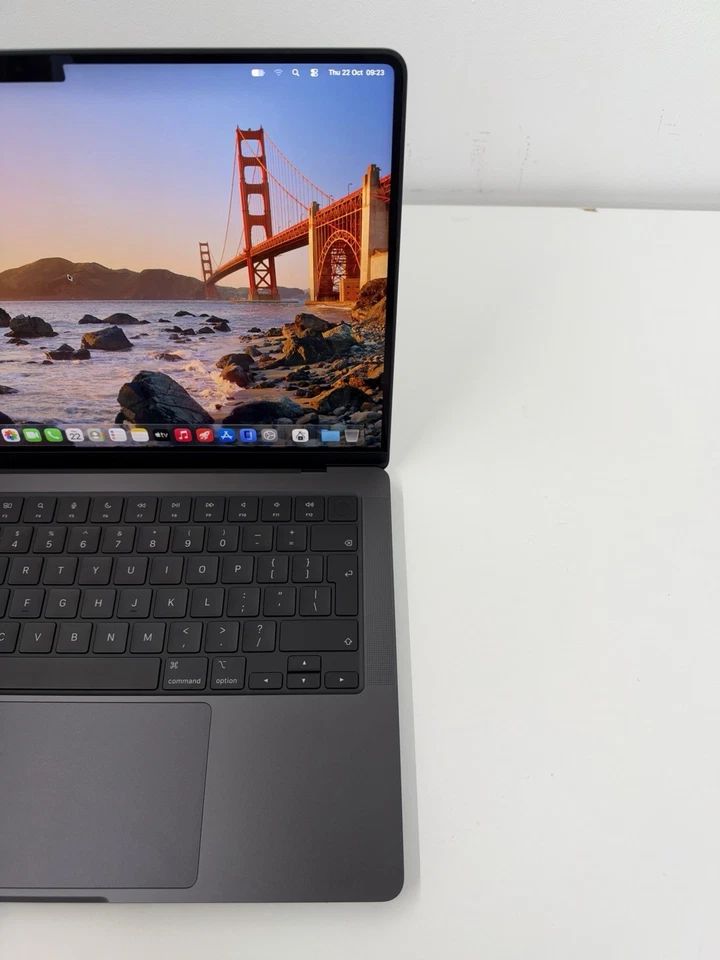Apple MacBook Pro 14" M3 Max · 128GB · 4TB, photo 3 of 5