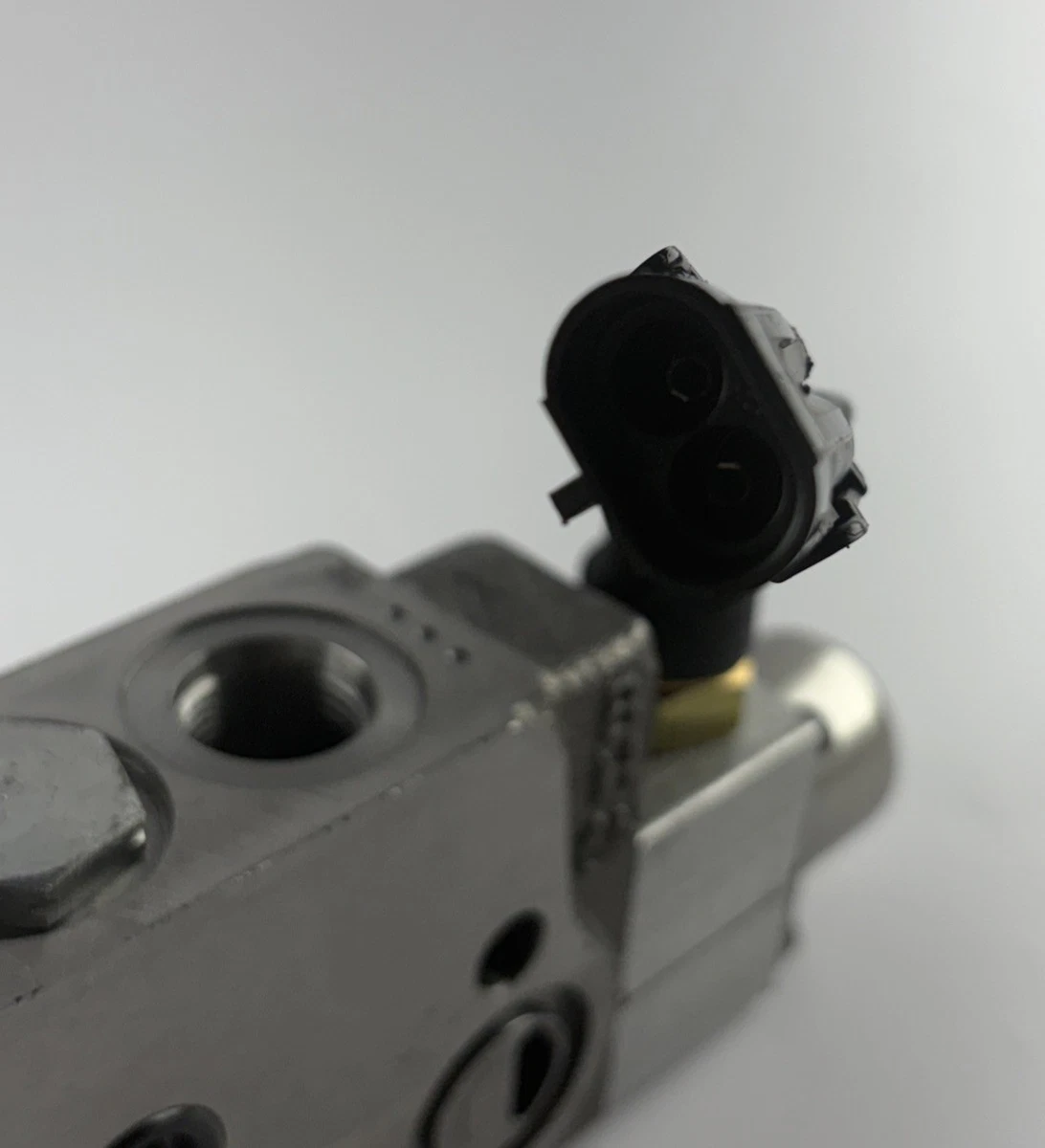 26043018 Hydraulic Control Valve Section/Solenoid photo 4