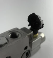 26043018 Hydraulic Control Valve Section/Solenoid thumbnail 4
