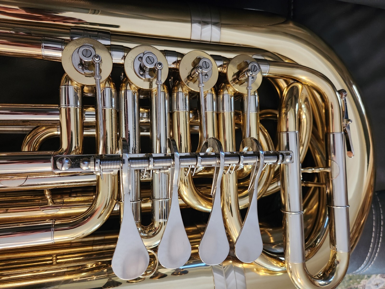 Mack Brass TU210 4/4 BBb Tuba, rotary valve, lacquer with mouthpiece