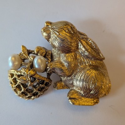 Vintage 1928 Brand Gold tone EASTER BUNNY w Faux Peal Eggs & Basket Brooch Pin