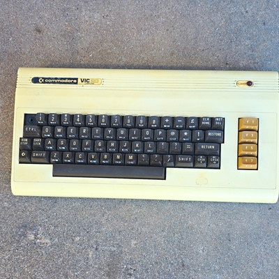 Commodore VIC-20 Vintage Home Computer Keyboard Unit MPN VIC-20