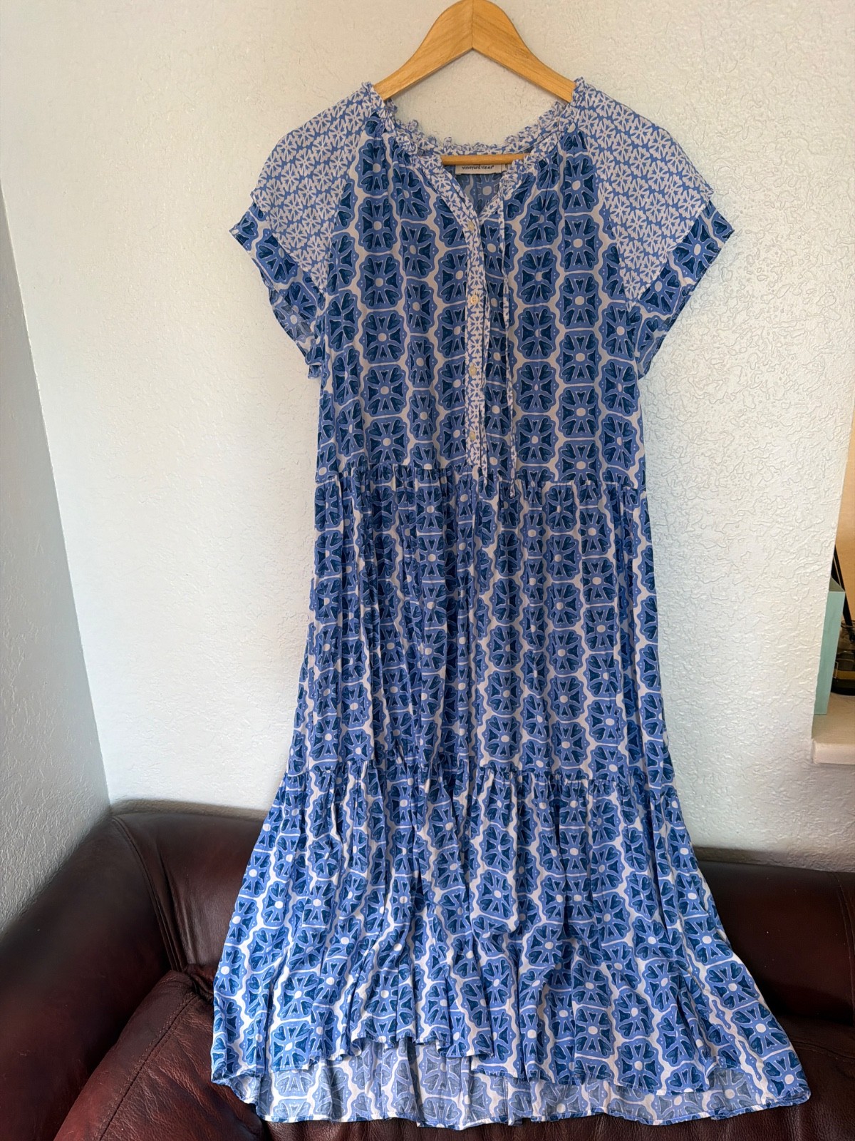 dresses for women vineyard vines, size medium. Dry clean only.