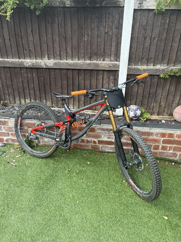 Saracen Myst Team Downhill Bike 2017