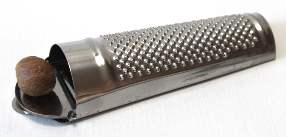 Muskatreibe Gewürzreibe Reibe Muskatnussreibe Zitronenreibe Ingwerreibe Nuss - Bild 2 von 2