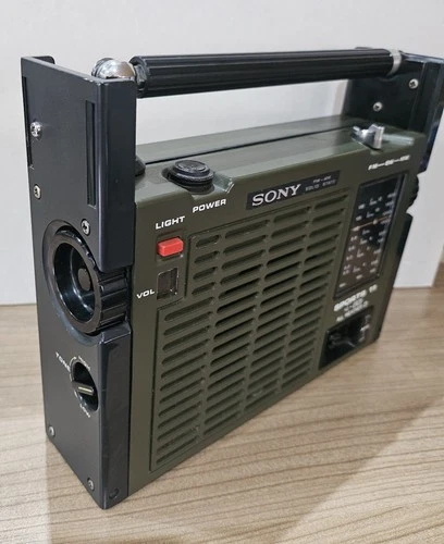 Sony ICF - 111B Sports 11 Allwetter Radio -Vintage- - Bild 2 von 5 Sony ICF - 111B Sports 11 Allwetter Radio -Vintage- - Bild 2 von 5