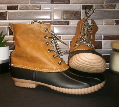 womens duck boots 9.5