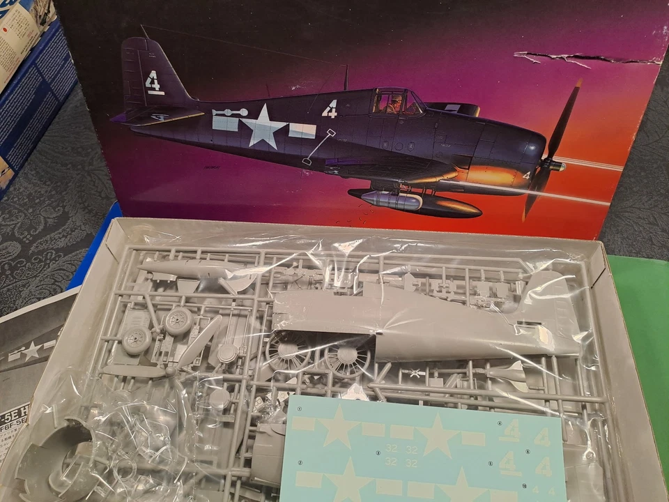 HASEGAWA 1:32 GRUMAN HELLCAT F6F-5E RADAR ART. NR: 08101 NEU /OVP RISS IM KARTON