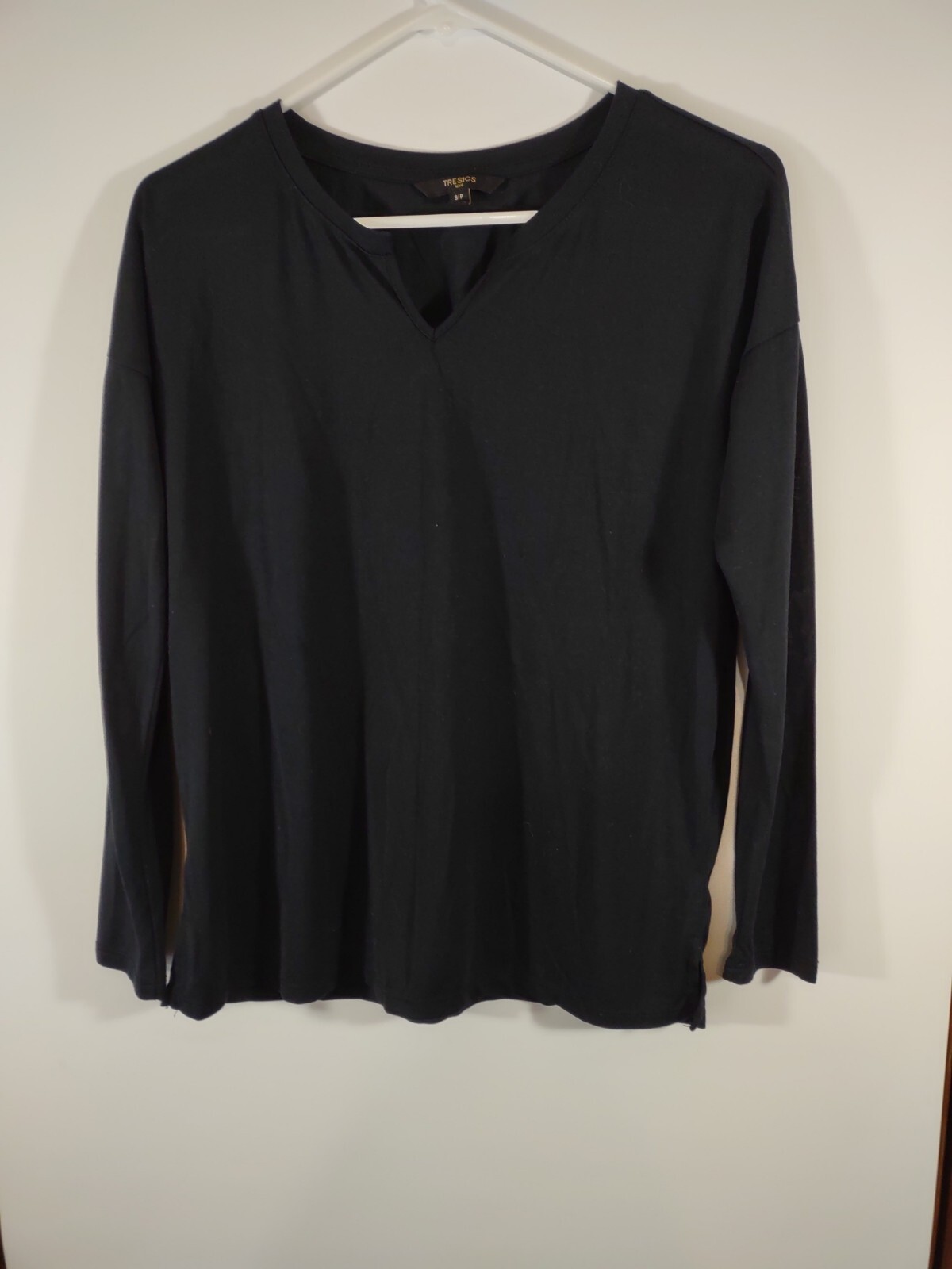 Tresics luxe Basic Black Pullover v-Neck Top, Siz… - image 1