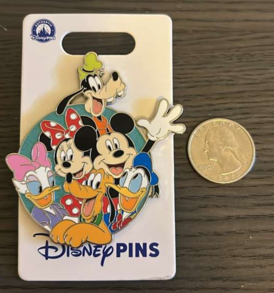 Disney Mickey Mouse & Friends Collectible Single Enamel Pin – Disney Franchise