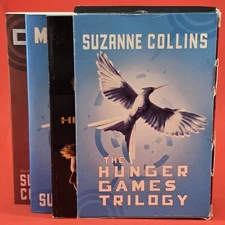 The Hunger Games Trilogy Boxed Set Suzanne Collins