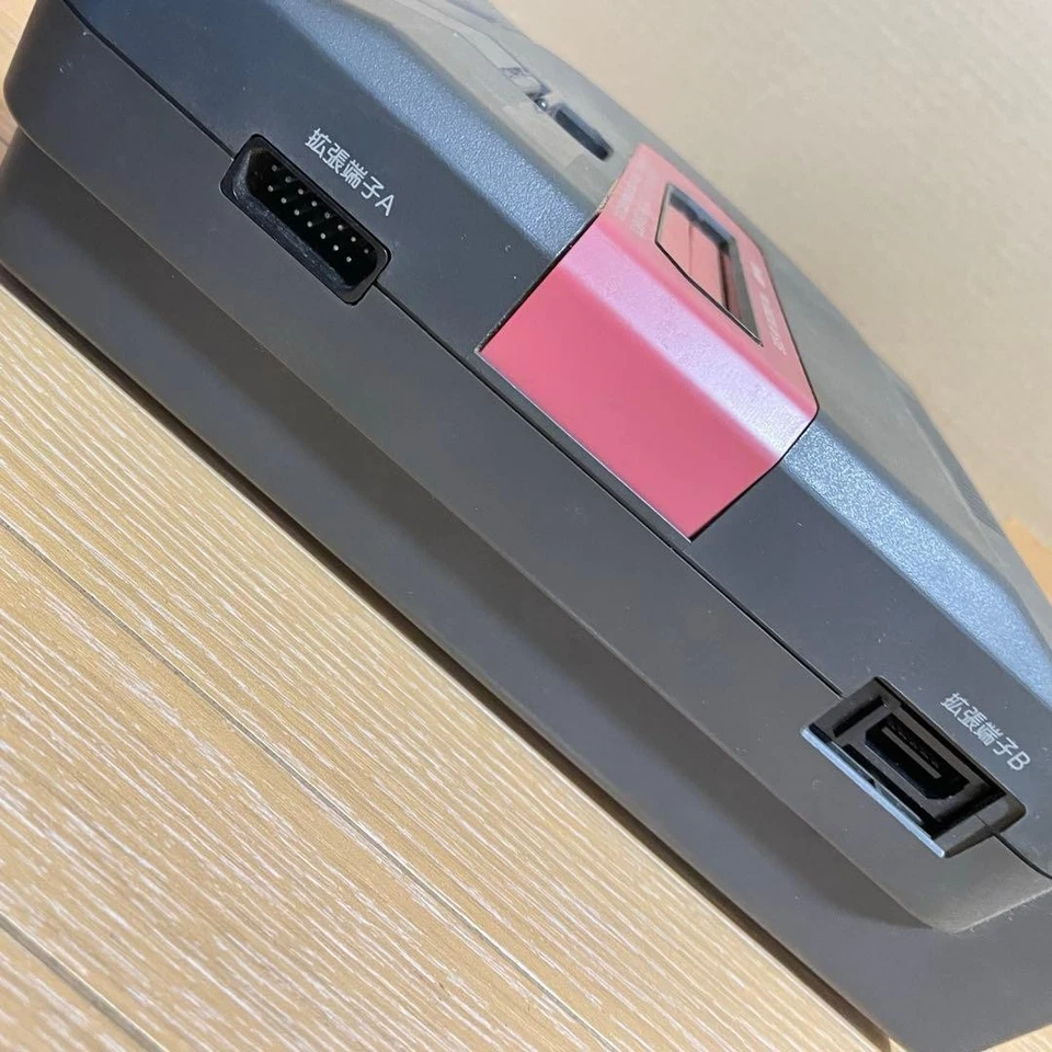 Consola Sharp Twin Famicom Negra AN-500B Operación Confirmada Foto 3 de 4