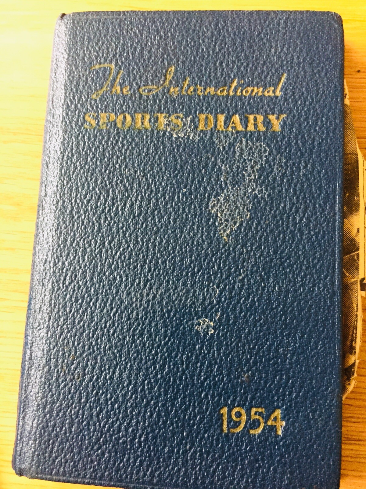 Collectionn Of Findon’s Football Handbooks/diarys/rule Books