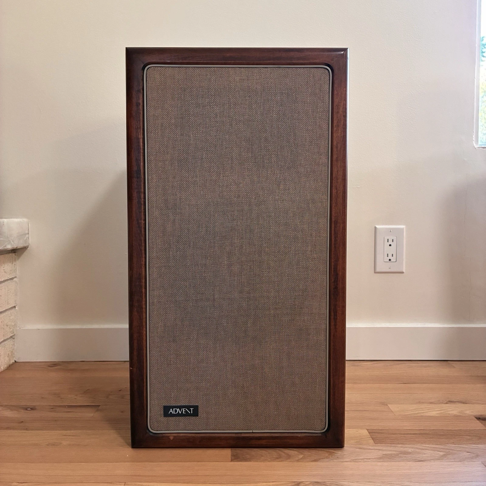 Vintage MCM Advent NLA (A4) Bullnose Walnut Speakers *Clean! *Refoamed! image 3
