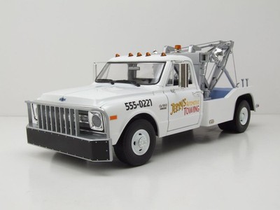 Chevrolet C-30 Dually Wrecker 1969 Abschlepper Fall Guy Stuntman 1:18 Greenlight