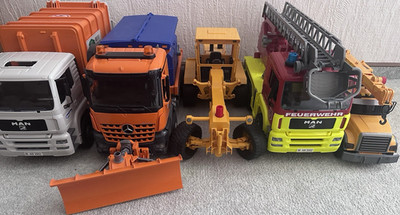 BRUDER Spielzeug-LKWs Set Feuerwehr, Kran, Schneepflug, Müllwagen