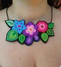Collana artistica fiori di feltro colori cordoncino girocollo regalo originale 