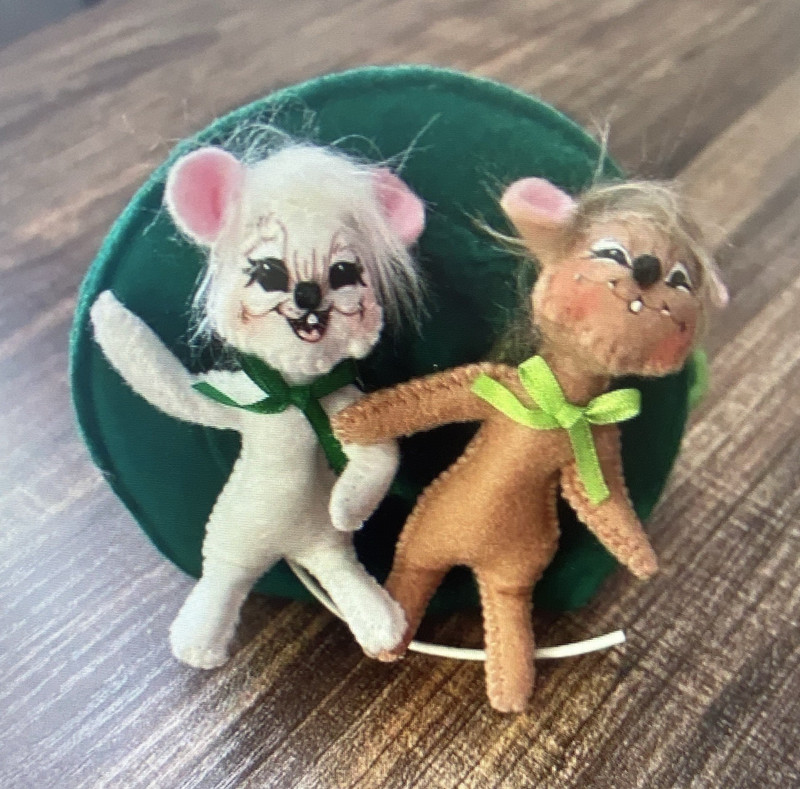 Annalee 2014 St. Patrick's Day Felt Mice Figurine Green Top Hat Clover