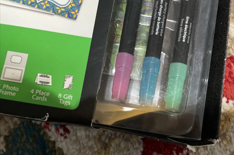 Crayola Signature Crayoligraphy Hand Lettering Art Set New Box Has Shelf Wear - Image 3 of 3