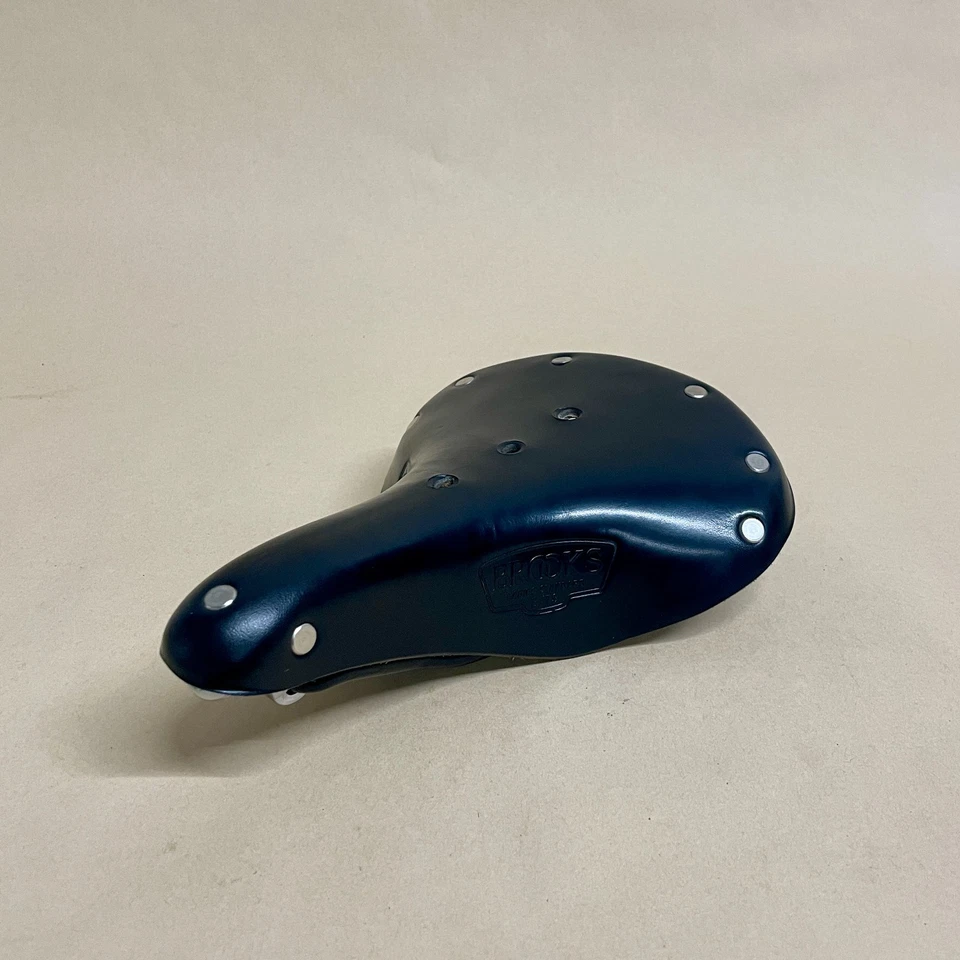 Brooks B17S(短)女士标准黑色手工蔬菜鞣制皮革马鞍 — 第 3/4 张图片