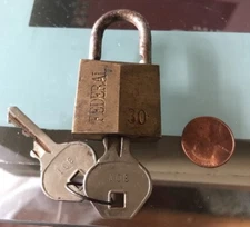 VINTAGE FEDERAL 30 BRASS LOCK PADLOCK WITH 2 KEYS