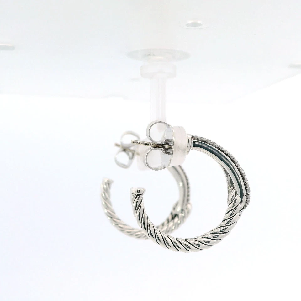 Pendientes tipo argolla laberinto de 13,5 mm con diamantes naturales 0,925 de plata de ley DAVID YURMAN Foto 4 de 4