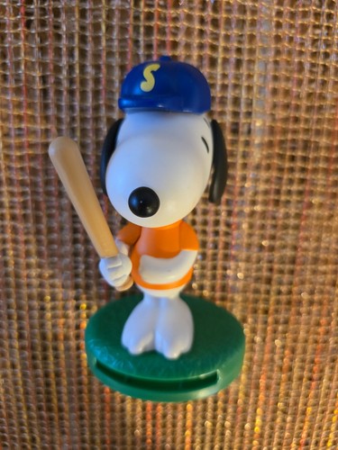 McDonald's 2018 Peanuts Snoop Toy Action Figure's - Picture 3 of 8