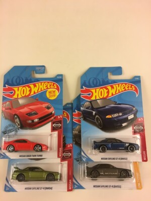 (Set 3 Hotwhees Skyline 30.000¥) Hot Wheels Premium Collector Set, 3 Nissan Skyline Cars & 1