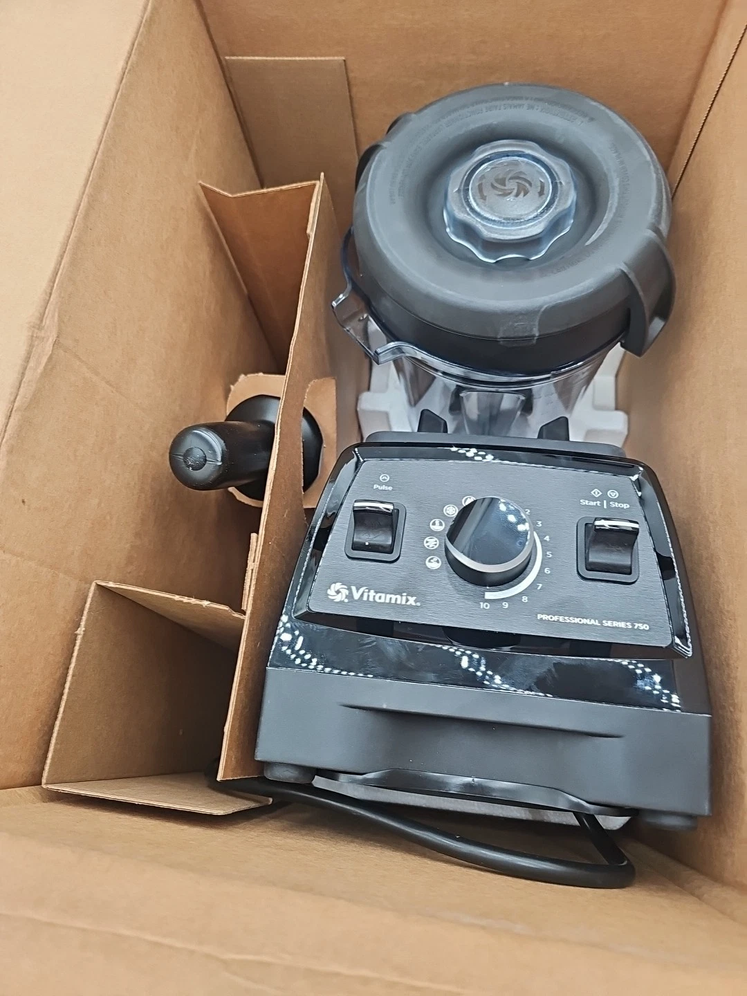 Vitamix Professional 750 Blender VM0158A 64oz Hi Performance Variable Speed New
Opens in a new windo