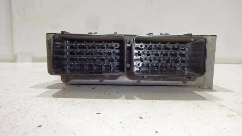 Engine ECM 3.0L ID: 4727167 LH Fender Fits 1996 Dodge Caravan 546673 Foto 3 de 4