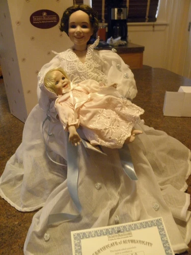 1994 THE ASHTON DRAKE GALLERIES COLLECTIBLE DOLL,FIRST ISSUE TENDER TOUCH 16INCH