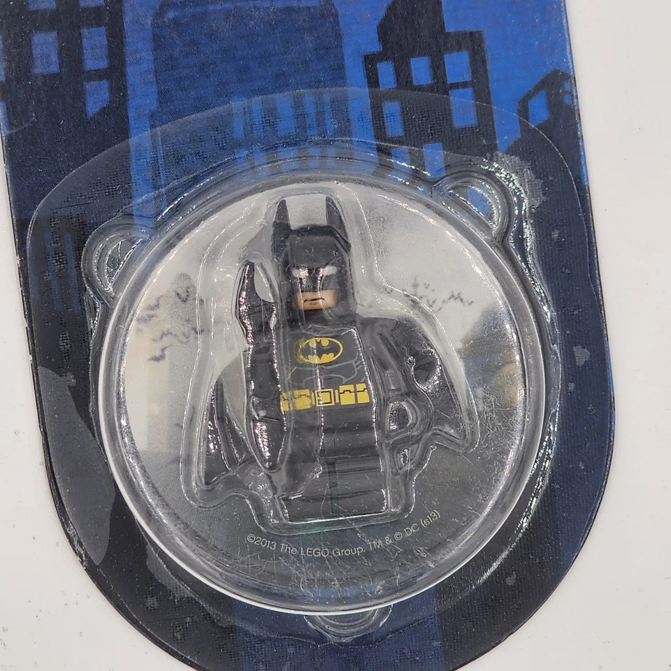 BATMAN LEGO DC Universe Super Heroes Minifigure Magnet - Image 3 of 4