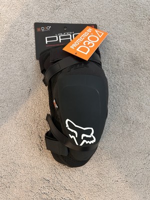Fox Launch Pro D3O Knieprotektoren schwarz Hartschale (brandneu) 