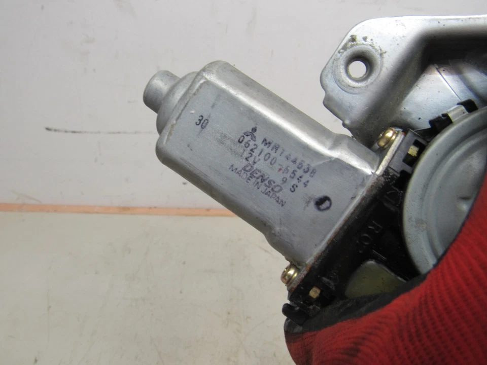 Window Regulator Motor MONTERO SPORT 1997 2004 Right Passenger Side Rear Door - Image 4 of 4