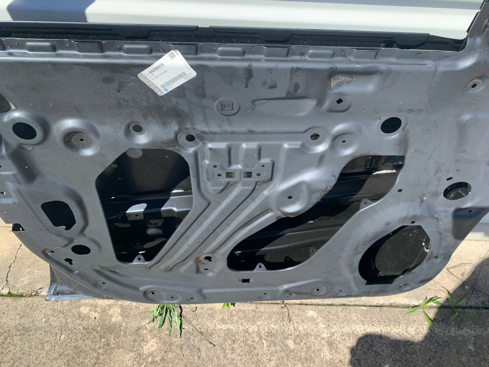 通用雪佛兰 GMC SILVERADO 17-19 全新前左驱动侧门壳  — 第 4/4 张图片