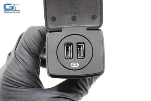 2020 - 2022 LINCOLN CORSAIR CONSOLE BACK DUAL USB ADAPTER CHARGING PORT OEM - Picture 5 of 6