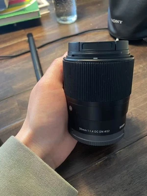 Sigma 30mm F1,4 DC DN Contemporary Objektiv für Sony-E Objektivbajonett - Bild 1 von 4