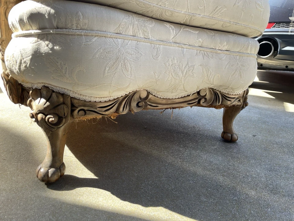 古董法国桶背爪脚椅 - 雕刻木头,塔夫特靠背,c.1925–35 — 第 3/4 张图片