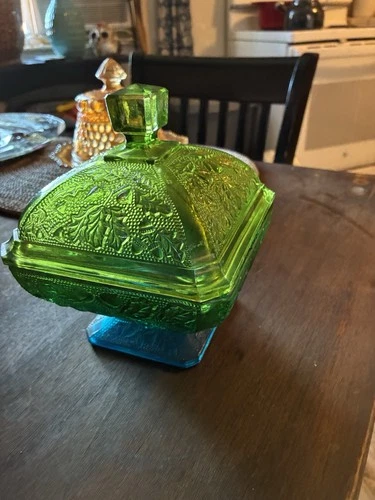 VTG JEANETTE GLASS BLUE GREEN OMBRÉ ACORN OAK LEAF SQUARE LIDDED CANDY DISH