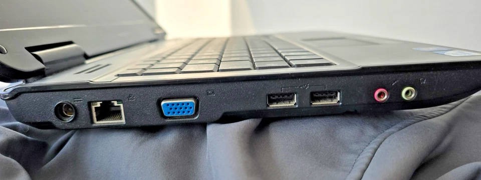 PC EMACHINES E525 - laptop PORTATILE - Immagine 3 di 4